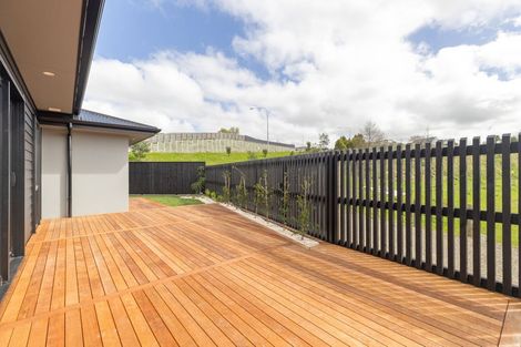 Photo of property in 7 Rangeview Drive, Kelvin Grove, 4414