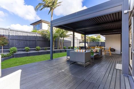 Photo of property in 1 Coachman Drive, Flat Bush, Auckland, 2016