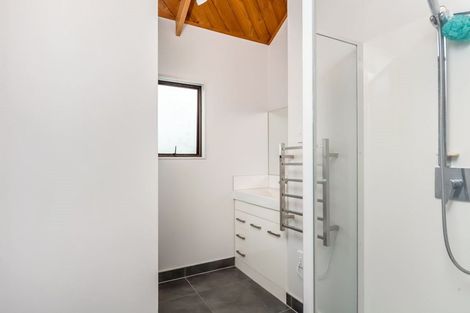 Photo of property in 1/6 Glucina Avenue, West Harbour, Auckland, 0618