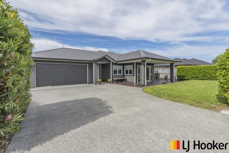 Photo of property in 3 Drumkeen Place, Rosehill, Papakura, 2113
