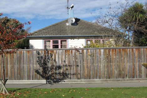 Photo of property in 16 Newall Avenue, Bryndwr, Christchurch, 8052