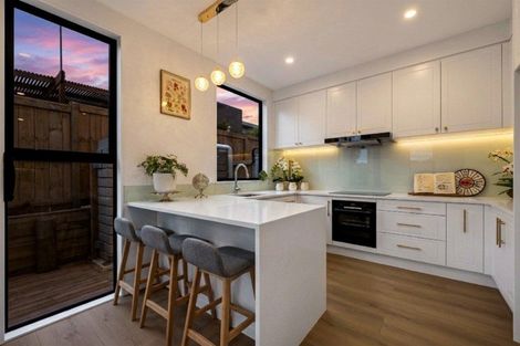 Photo of property in 3b Jillteresa Crescent, Half Moon Bay, Auckland, 2012
