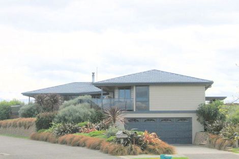 Photo of property in 24 Fairview Terrace, Waipahihi, Taupo, 3330