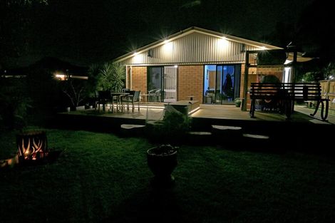 Photo of property in 2/3 Papatahi Place, Henderson, Auckland, 0610