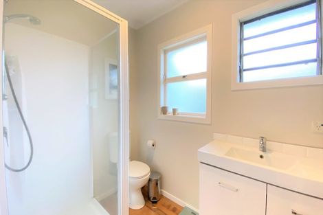 Photo of property in 2/14 Shakespeare Road, Milford, Auckland, 0620