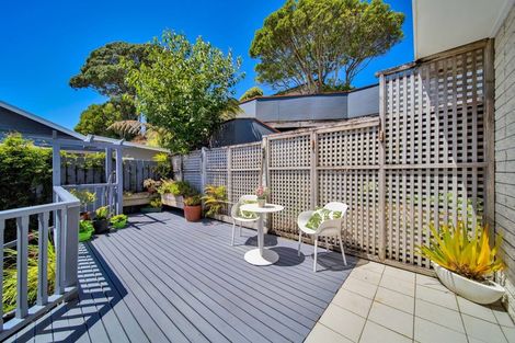 Photo of property in 75 Belt Road, New Plymouth, 4310