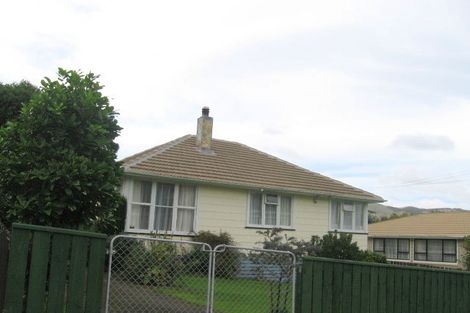 Photo of property in 34 Victory Crescent, Tawa, Wellington, 5028