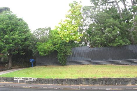 Photo of property in 16 Seymour Road, Sunnyvale, Auckland, 0612