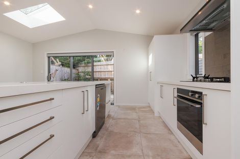 Photo of property in 5a Woodstock Place, Hokowhitu, Palmerston North, 4410