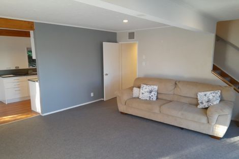 Photo of property in 62 Colchester Crescent, Newlands, Wellington, 6037