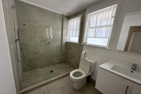 Photo of property in 2/8 Valdale Road, Henderson, Auckland, 0610