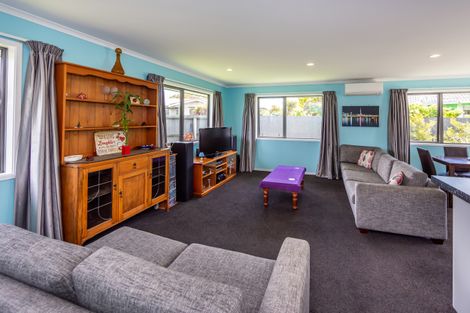 Photo of property in 8 Carteret Place, Aranui, Christchurch, 8061