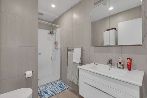 Photo of property in 2/25g Potter Avenue, Northcote, Auckland, 0627