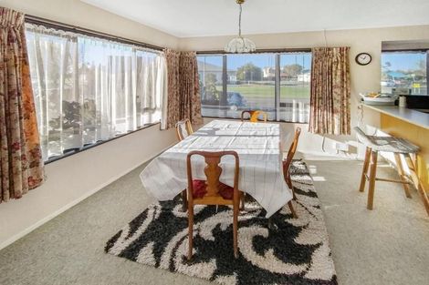 Photo of property in 122 Tait Drive, Greenmeadows, Napier, 4112