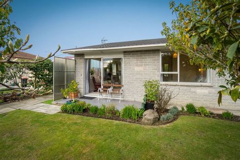 Photo of property in 115a Wilsons Road, Saint Martins, Christchurch, 8022