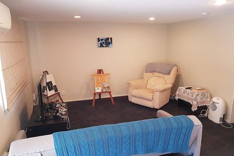 Photo of property in 53b Fendalton Crescent, Pinehaven, Upper Hutt, 5019