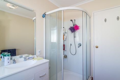 Photo of property in 139 Guildford Drive, Paraparaumu Beach, Paraparaumu, 5032