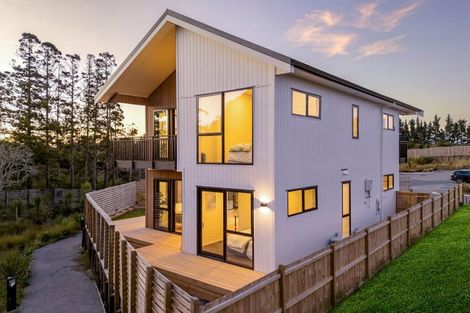 Photo of property in 26 Curtiss Circle, Hobsonville, 0618