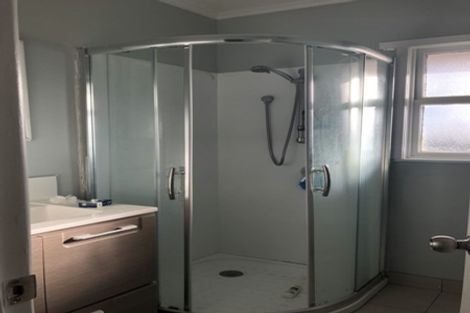 Photo of property in 11 James Evans Drive, Northcote, Auckland, 0627