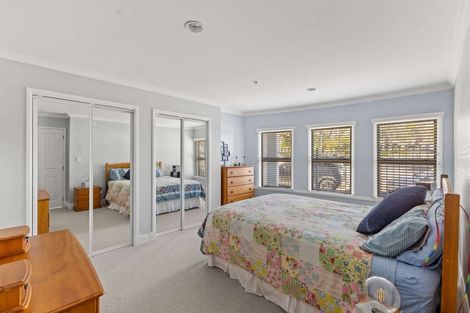 Photo of property in 1 Queen Street, New Plymouth, 4310