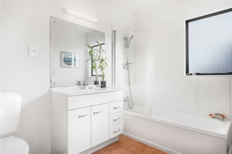 Photo of property in 72b Seabrook Avenue, New Lynn, Auckland, 0600