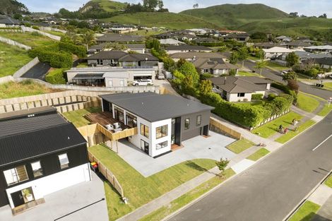 Photo of property in 10 Bob Carter Place, Welcome Bay, Tauranga, 3175