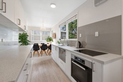 Photo of property in 9 Woodstock Road, Forrest Hill, Auckland, 0620