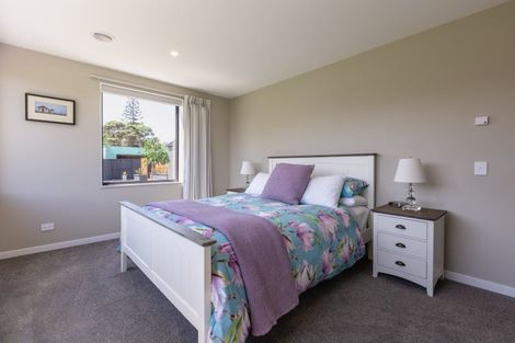 Photo of property in 5 Bressay Way, Waikanae, 5036
