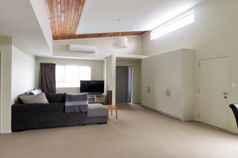 Photo of property in 1 Fuller Close, Levin, 5510