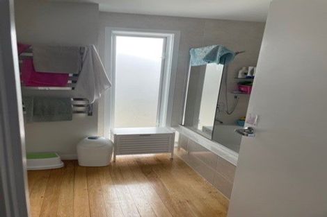 Photo of property in 18 Farnborough Crescent, Mangere, Auckland, 2022