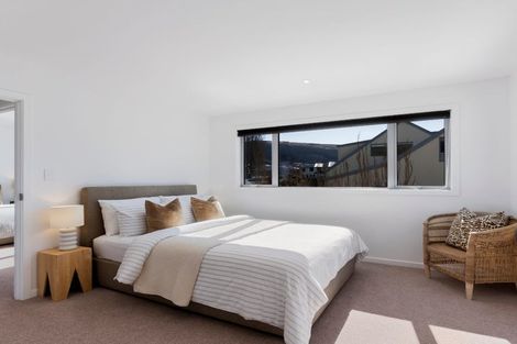 Photo of property in 5 Cedar Drive, Kelvin Heights, Queenstown, 9300