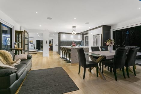 Photo of property in 2/92 Churchill Road, Murrays Bay, Auckland, 0630