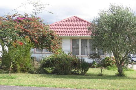 Photo of property in 3 Laura Street, Kelston, Auckland, 0602