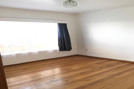 Photo of property in 32 Raleigh Road, Northcote, Auckland, 0627