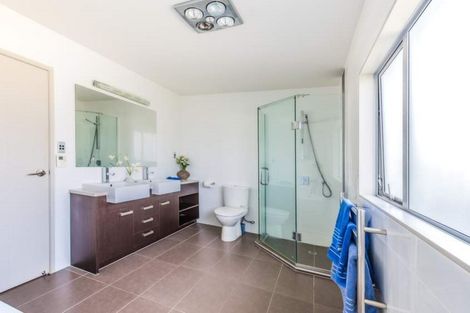 Photo of property in 15 Mana Lane, Pinehill, Auckland, 0632