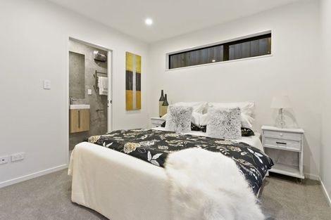 Photo of property in 1e Valron Road, Te Atatu South, Auckland, 0602