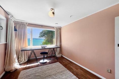 Photo of property in 5 Richmond Road, Mahina Bay, Lower Hutt, 5013