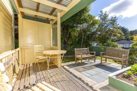 Photo of property in 323 Main Road, Tawa, Wellington, 5028