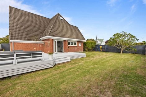 Photo of property in 2/3 County Road, Torbay, Auckland, 0630