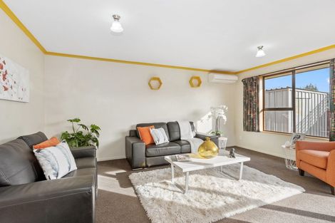 Photo of property in 8a Honeysuckle Place, Northcote, Christchurch, 8052