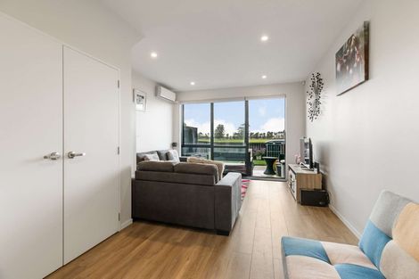 Photo of property in 43 Walsh Road, Papakura, 2110