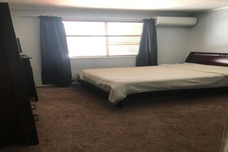 Photo of property in 16 Fitzherbert Avenue, West Harbour, Auckland, 0618