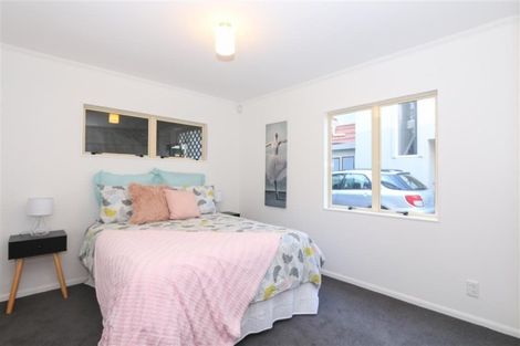 Photo of property in 2/33 Hawker Street, Mount Victoria, Wellington, 6011