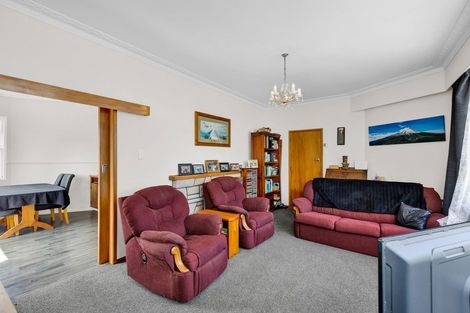 Photo of property in 261 Huatoki Street, Upper Vogeltown, New Plymouth, 4310