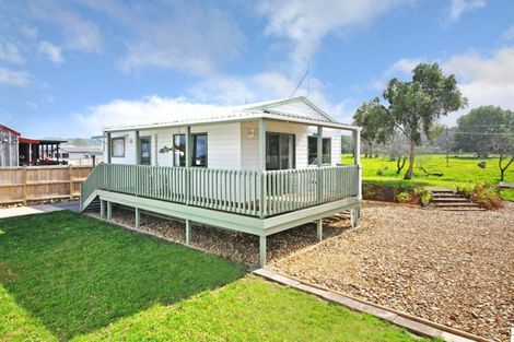 Photo of property in 15 Kowhai Avenue, Kaiaua, Pokeno, 2473