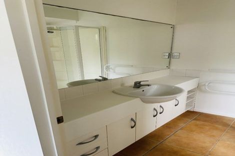 Photo of property in 5 Attymon Lane, East Tamaki, Auckland, 2016