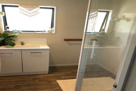 Photo of property in 15a Te Manuao Road, Otaki, 5512