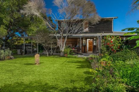 Photo of property in 393 Motutara Road, Muriwai, Waimauku, 0881