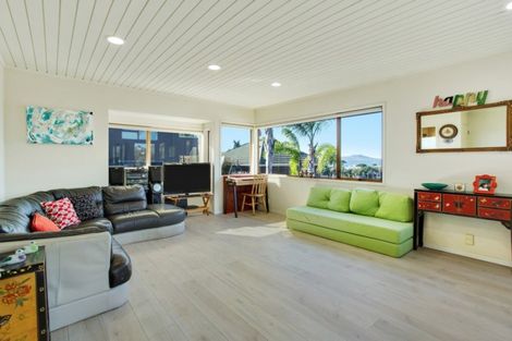 Photo of property in 2/23 Commodore Parry Road, Castor Bay, Auckland, 0620