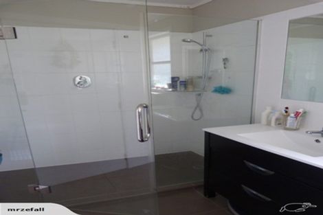 Photo of property in 68 Lake Road, Northcote, Auckland, 0627